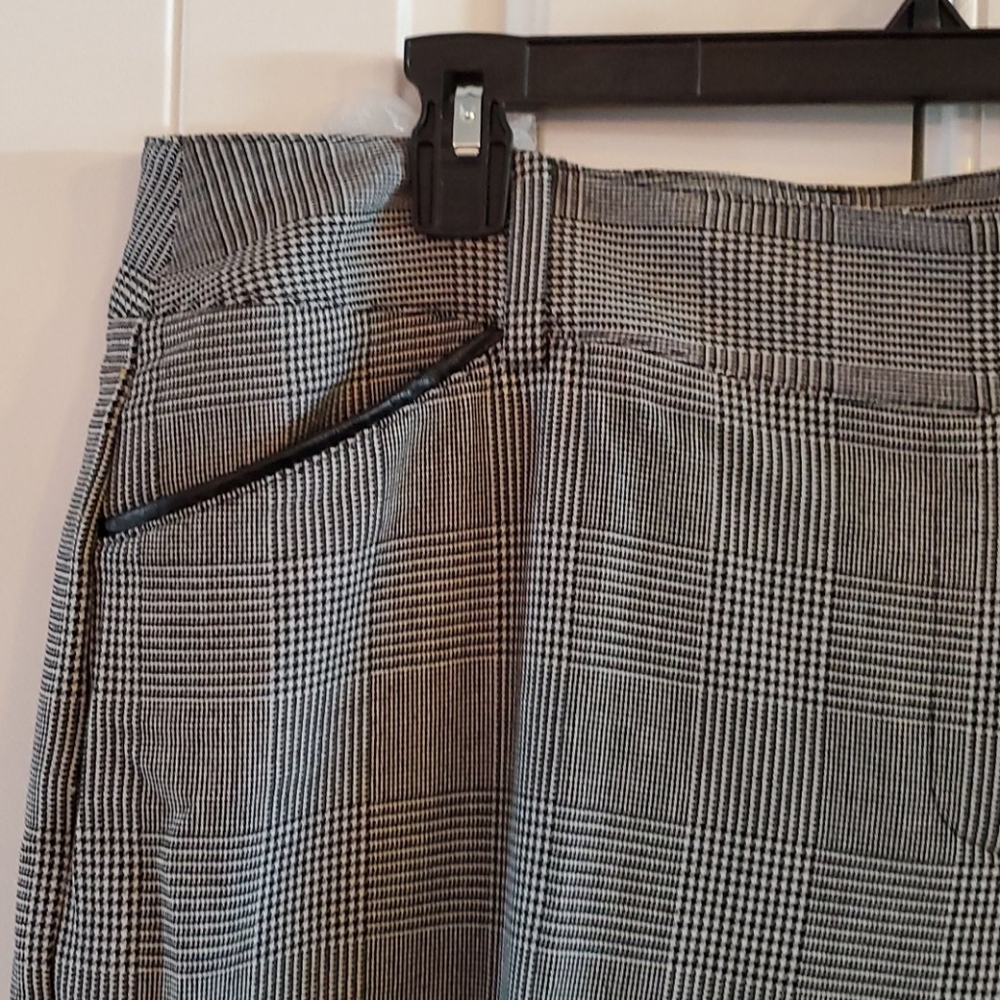 Pants - Picture 3 of 4